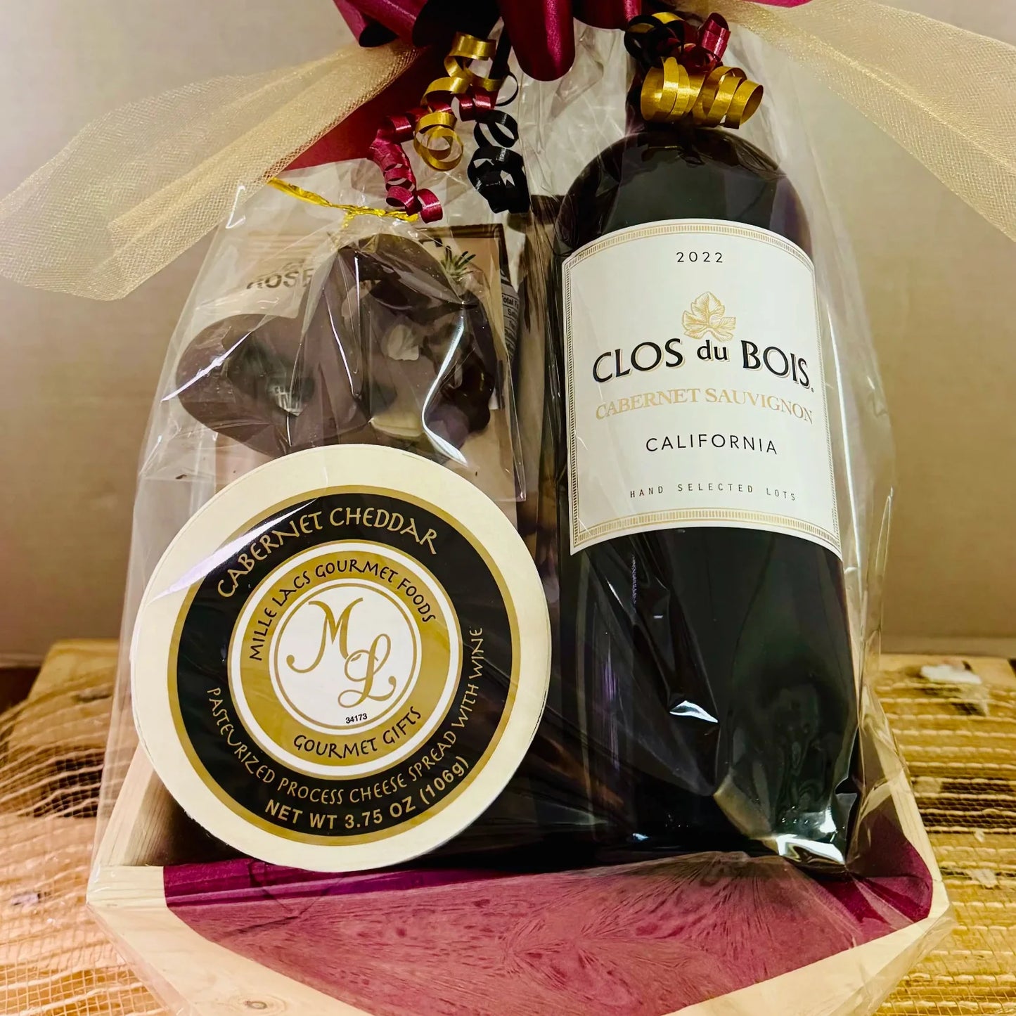 Jenny's Small Wine Gift Basket - Cheese & Gourmet Snacks