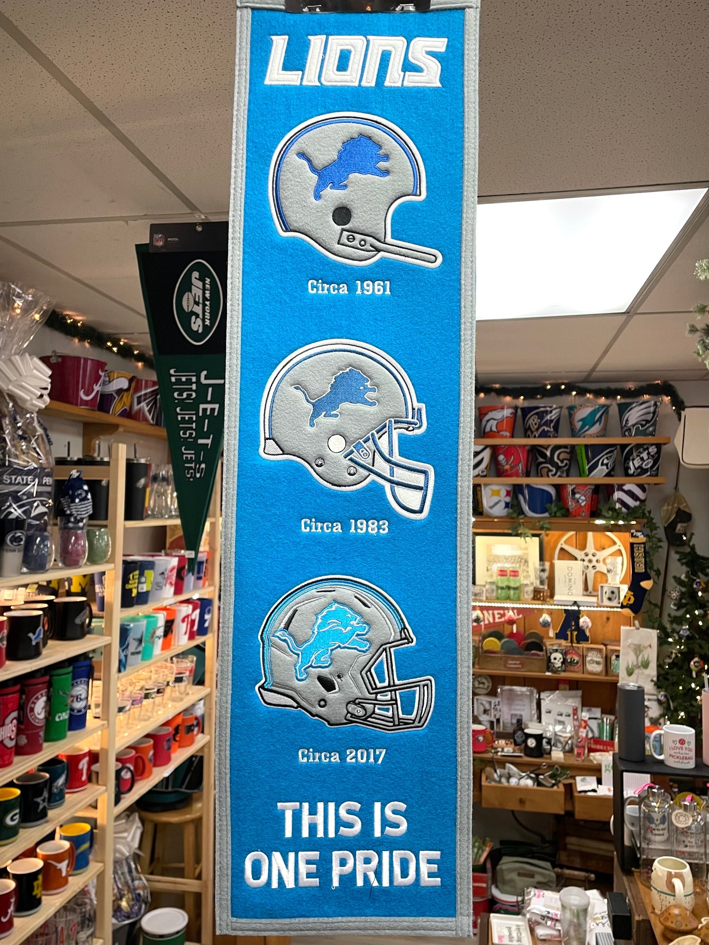 Wincraft - Detroit Lions Wool Banner with Dowel and Cord
